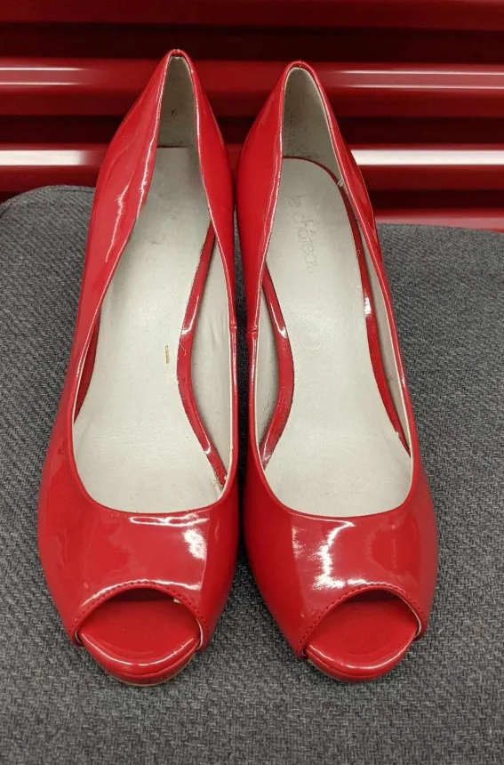 Red Patent Leather Peep-Toe Heels - Size 10M (Kit Cat Club) image indicator(2)