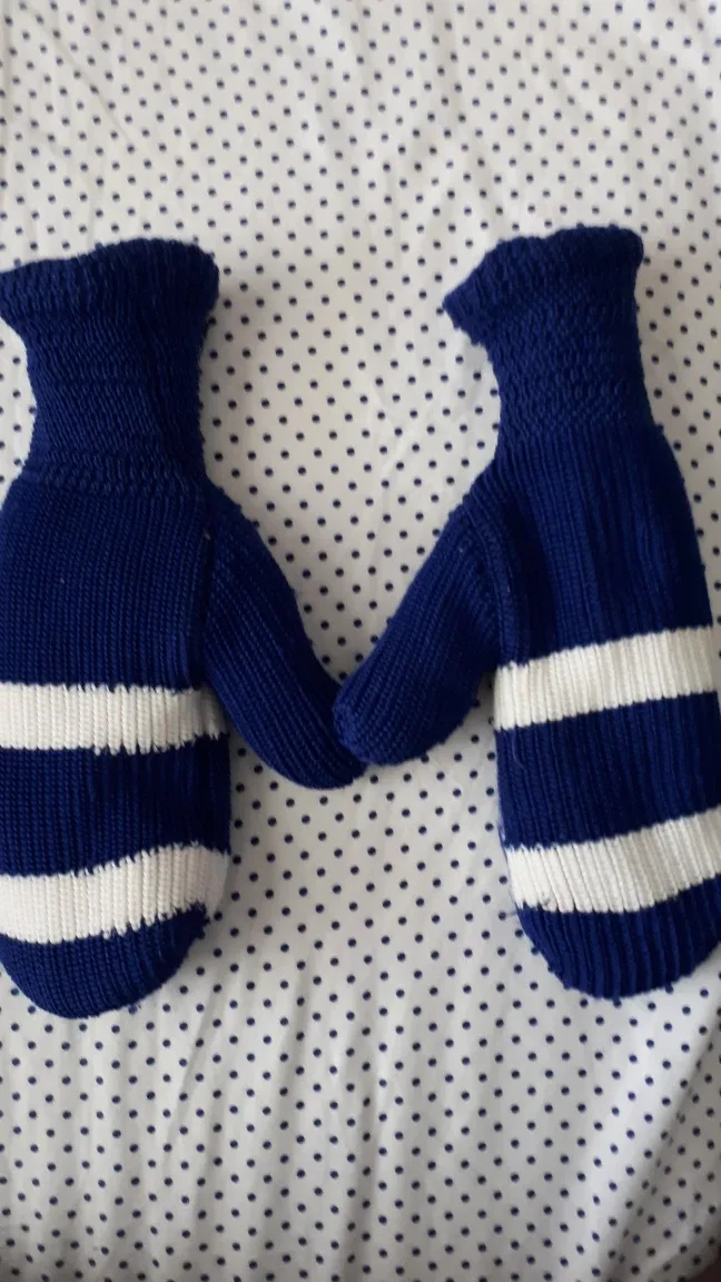 Blue and White Striped Knit Mittens🏈 image indicator(2)
