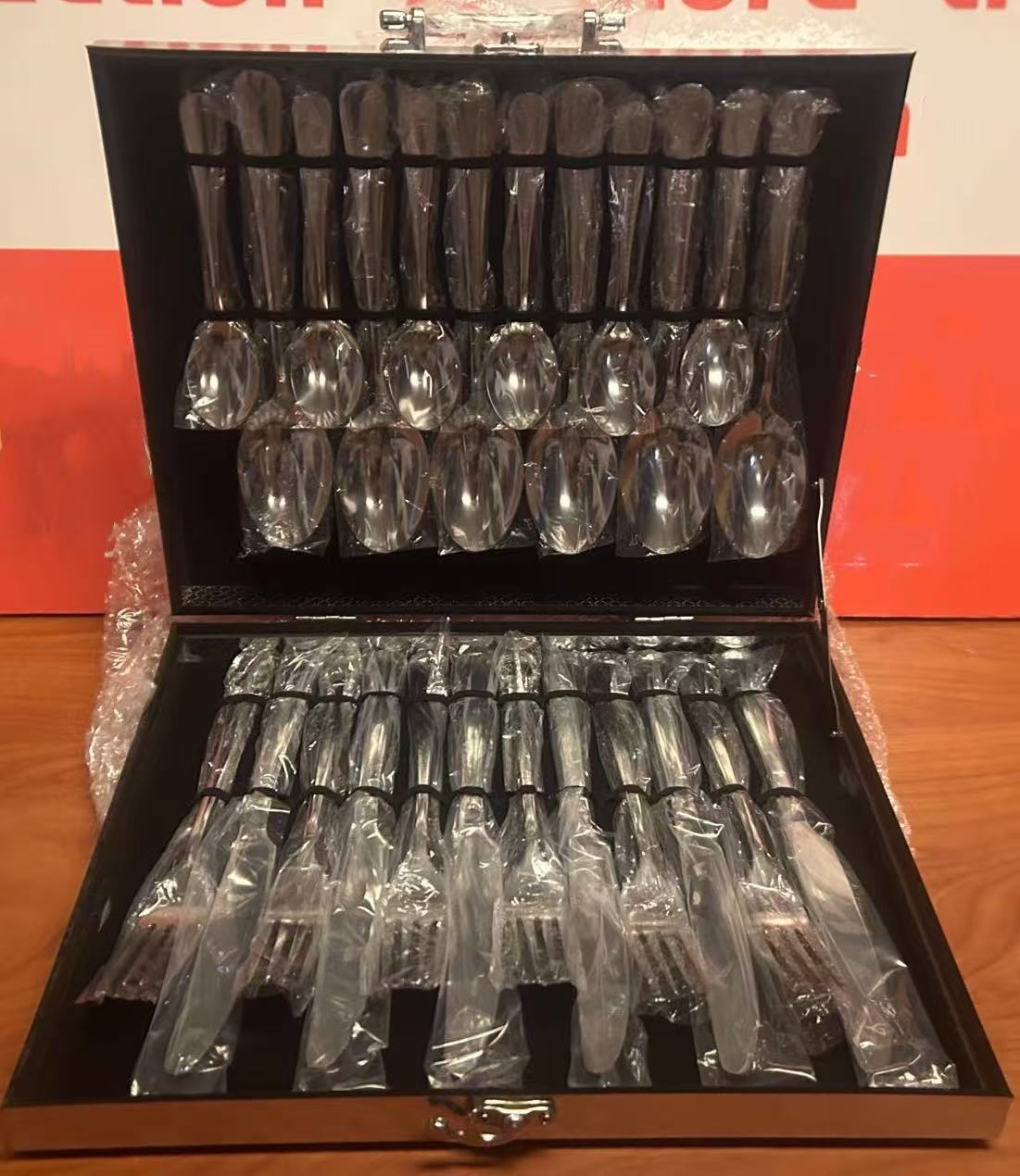 New Stainless Steel 24-Piece Cutlery Set in Case