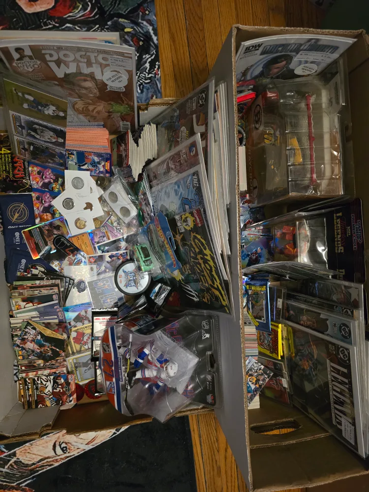 Huge Lot of Comic Books, Trading Cards & Collectibles thumbnail