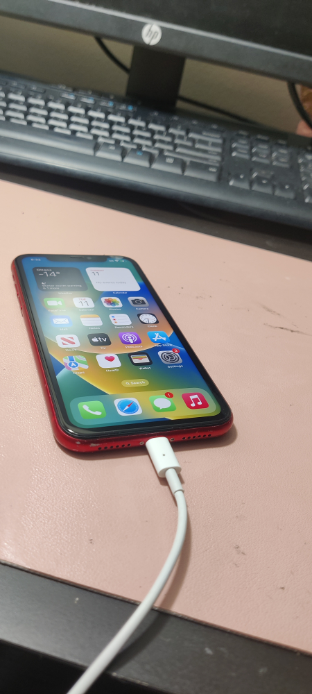 Iphone 11 Red - photo 4