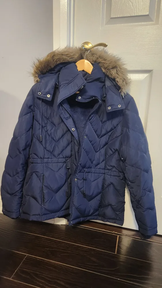 Stay Warm.. Coats in New Condition image indicator(10)