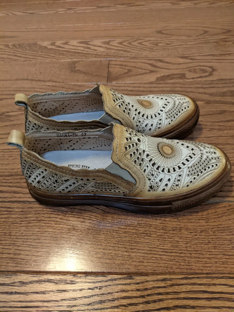 L'Artiste Spring Step Women's Slip On Shoes image indicator(2)