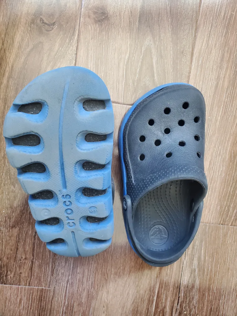 Crocs Kids Clogs Size 10/11 image indicator(4)