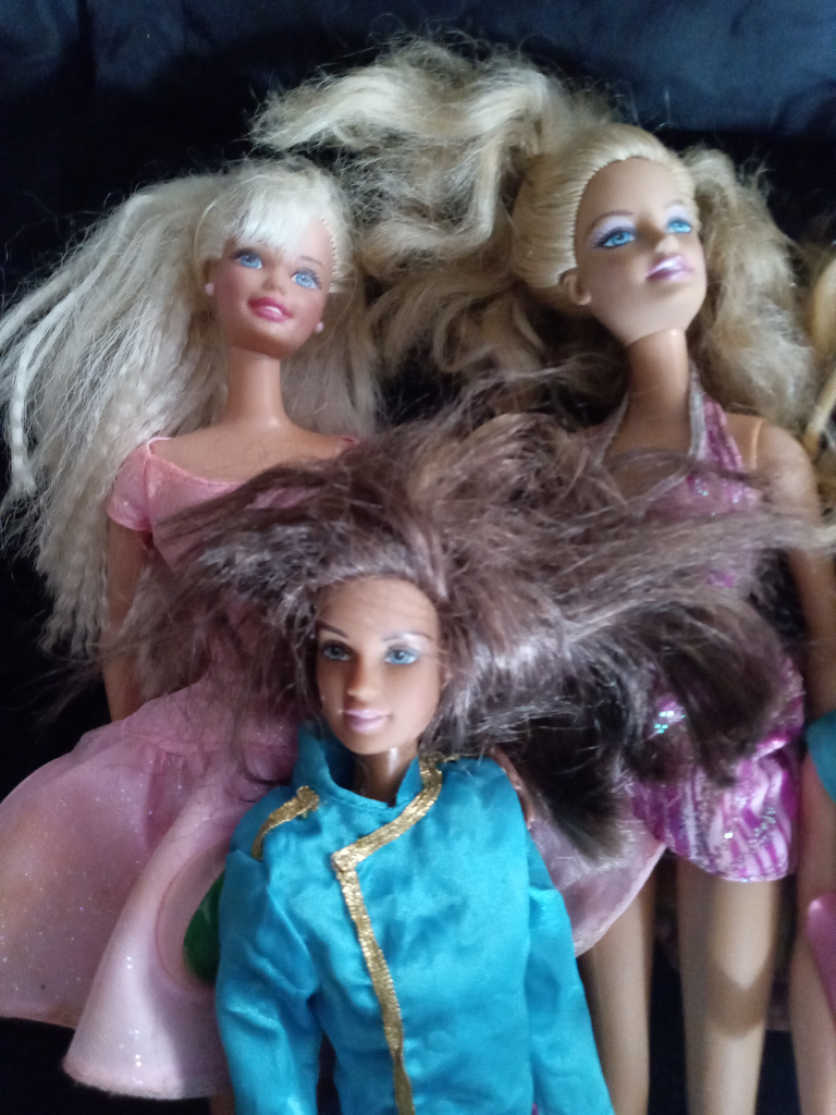 Lot of Vintage Barbie Dolls. $20 - photo 2