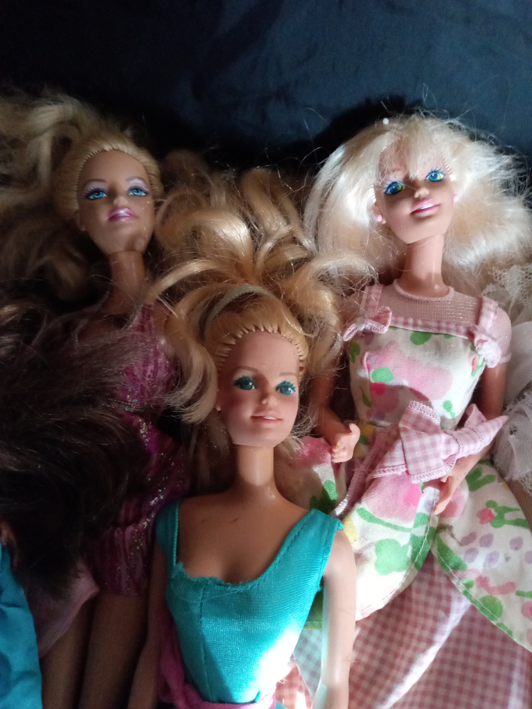 Lot of Vintage Barbie Dolls. $20 - photo 3