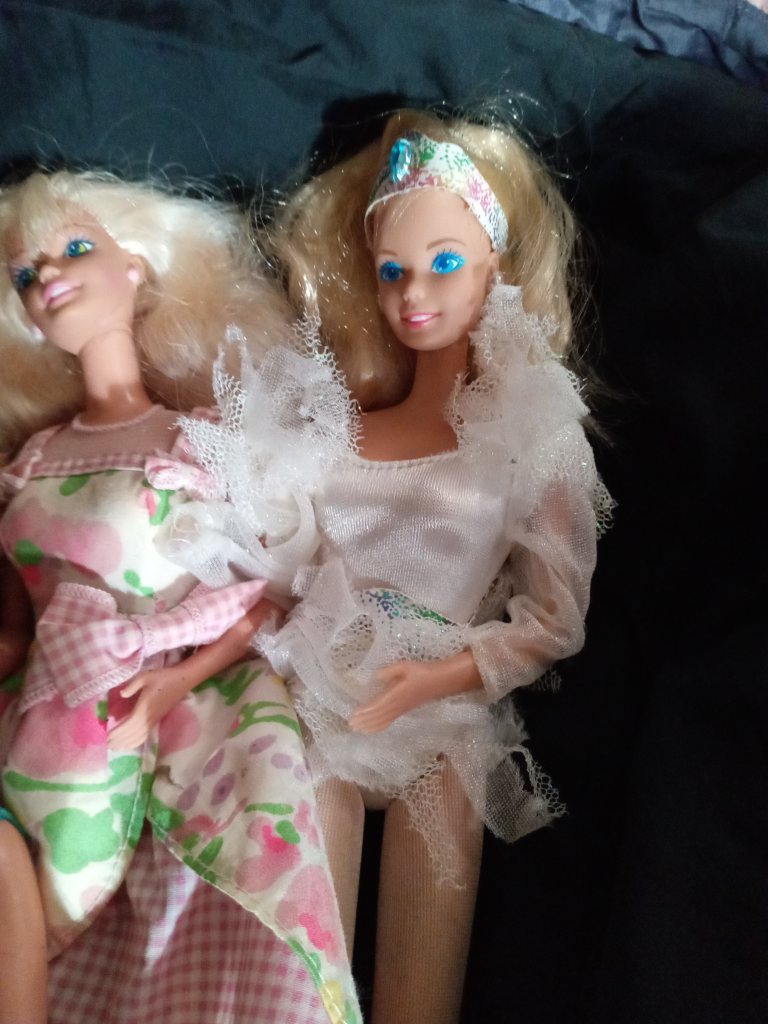 Lot of Vintage Barbie Dolls. $20 - photo 4