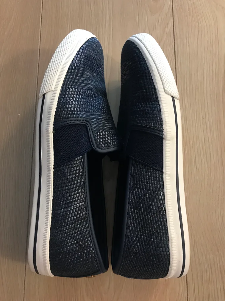 Brand new Ralph Lauren women's woven slip-on shoes in navy image indicator(2)