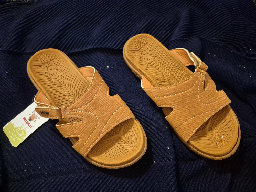 Kuailu Comfortable Brown Slides - US 8.5