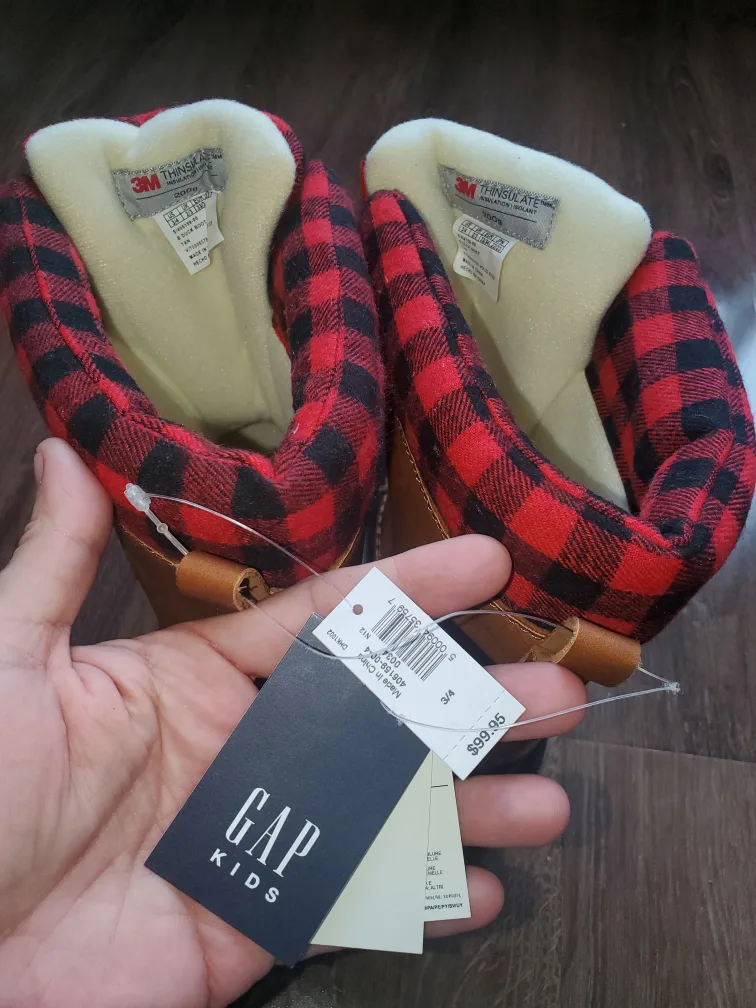 Brand NEW Gap Kids Snow Boots Size 3/4 image indicator(6)