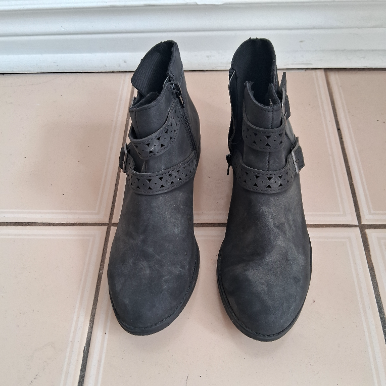 American Eagle Women's Black Ankle Boots - Size 7 #freecycle