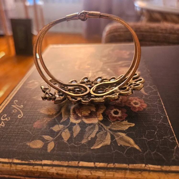 Gorgeous Peacock Cuff Bracelet image indicator(4)