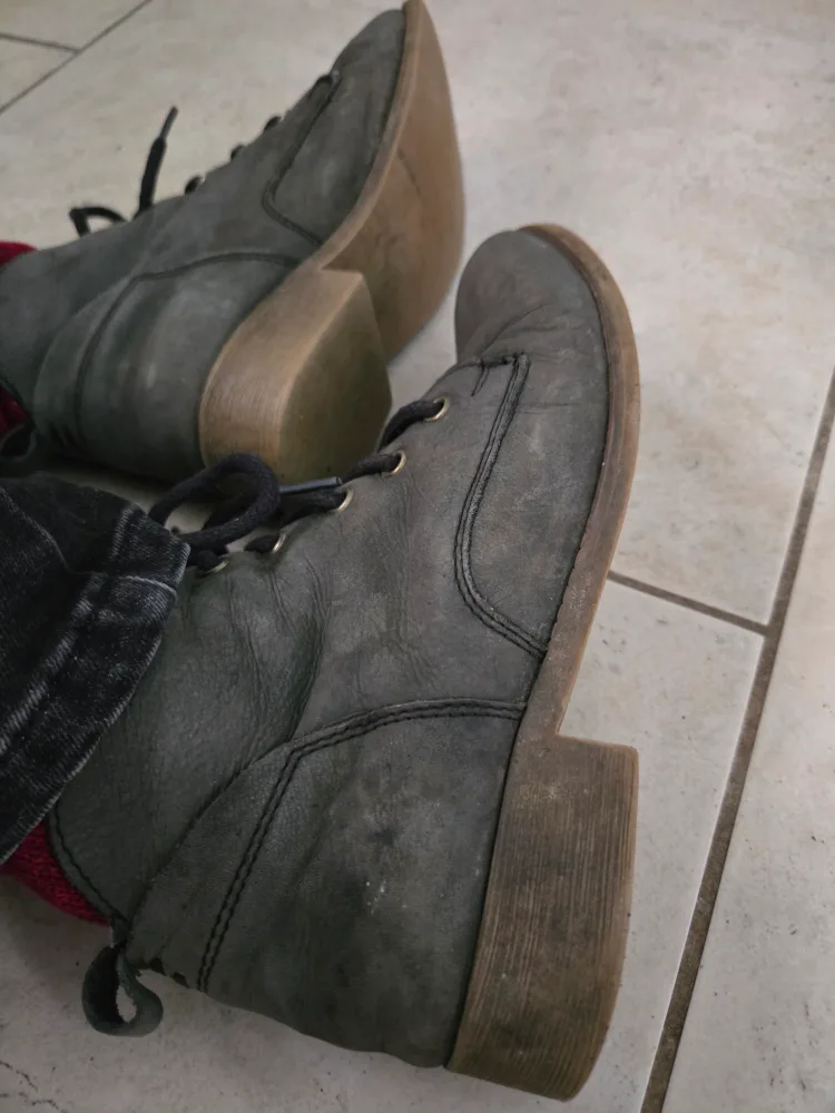 Steve Madden Women's Leather Ankle Boots image indicator(3)