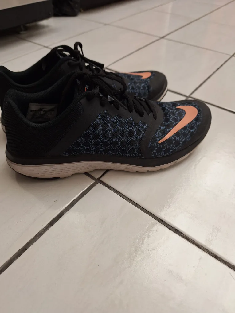 Nike Women's Running Shoes - Size US 8 image indicator(2)