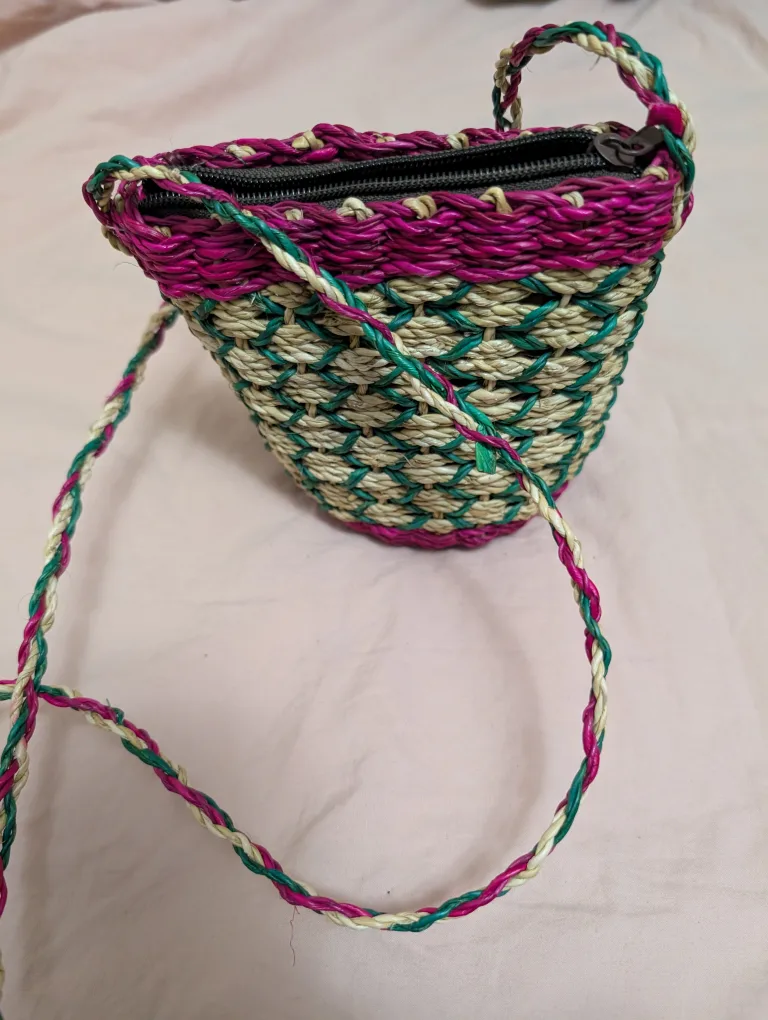 Handmade Woven Crossbody Bag image indicator(3)