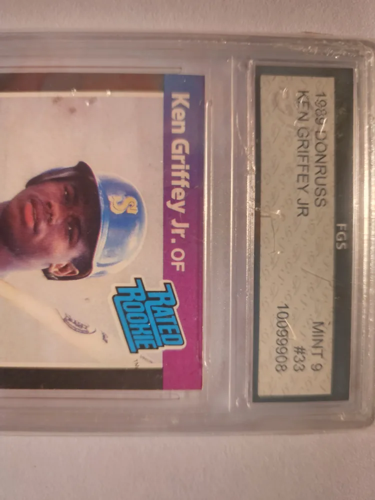 1989 Donruss Ken Griffey Jr. Rookie Card #33 Graded Mint 9 image indicator(2)
