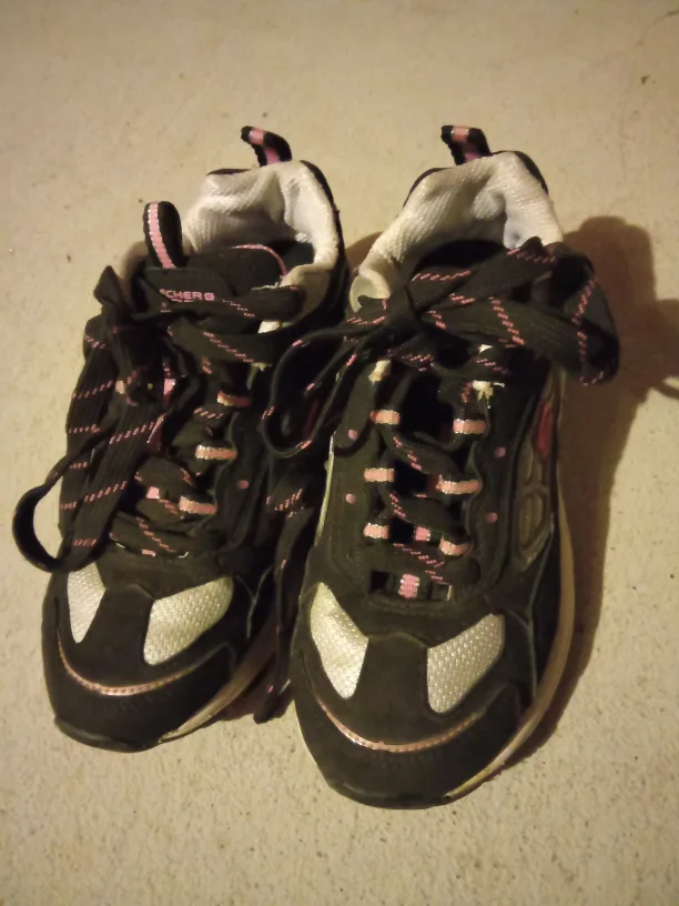 Girls' Skechers Size 1 Running Shoes image indicator(2)