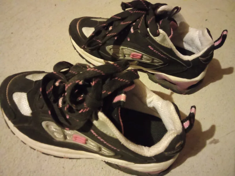 Girls' Skechers Size 1 Running Shoes image indicator(3)