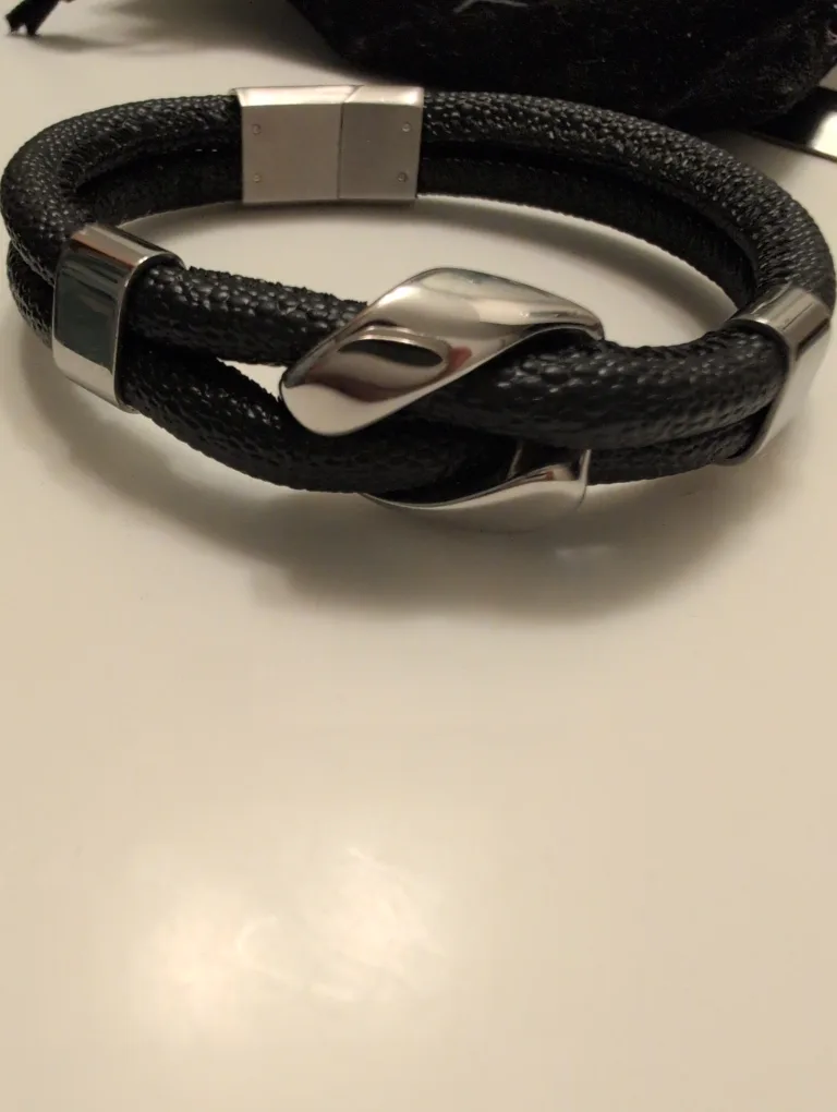 Never worn -Men's Black Leather Bracelet Stainless Steel Accents image indicator(3)
