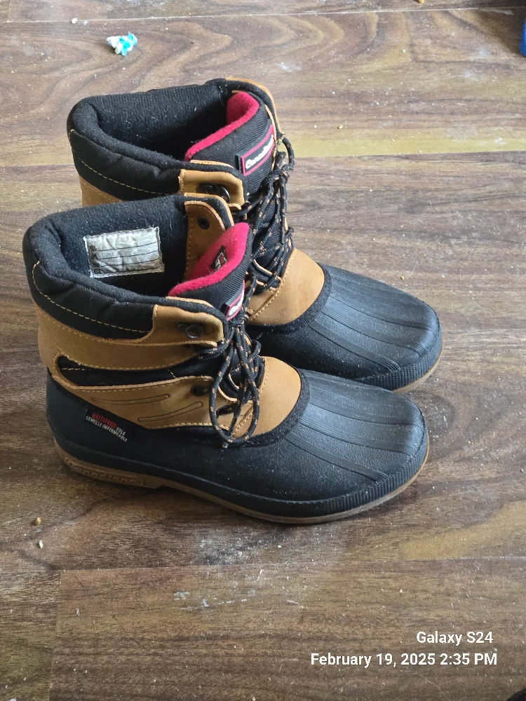 Canadiane's Winter Boots - Size 4 thumbnail