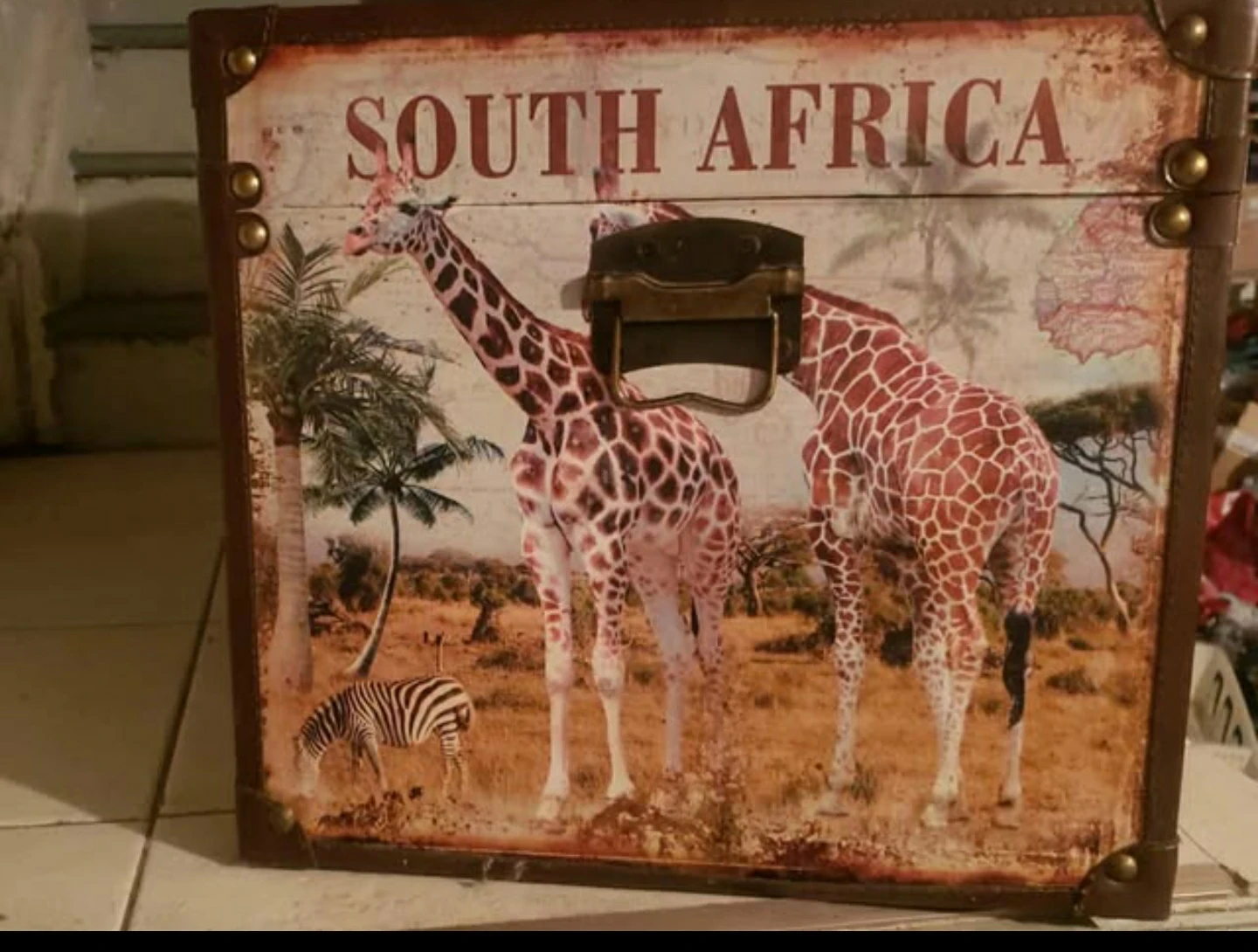 Vintage-Style Giraffe Decorated Storage Trunk - photo 4