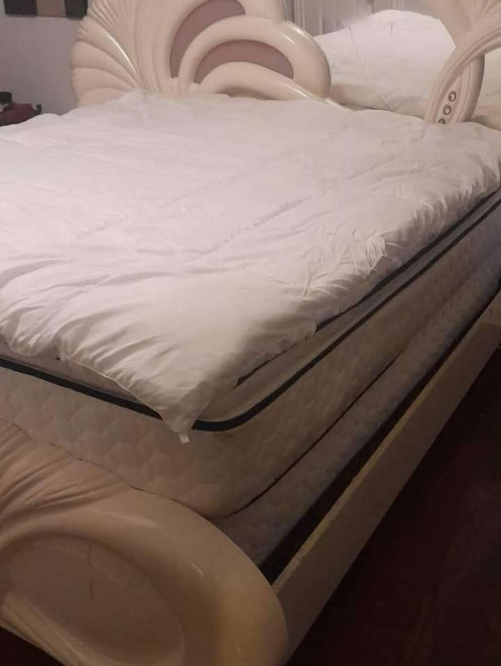 Elegant Queen Bedroom Set - Cream and Beige - photo 5