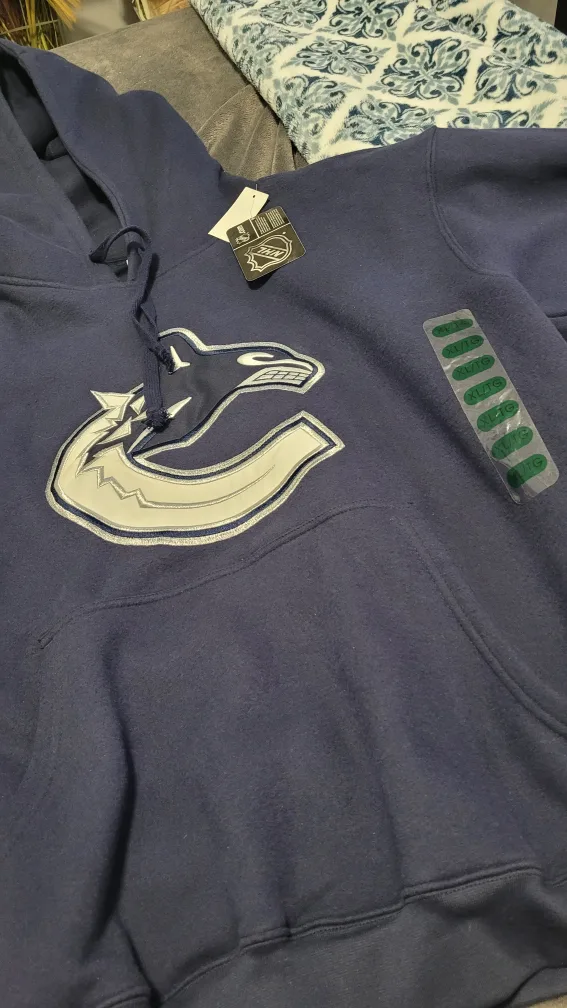 BRAND NEW NHL CANUCKS PULL OVER HOODIE image indicator(3)