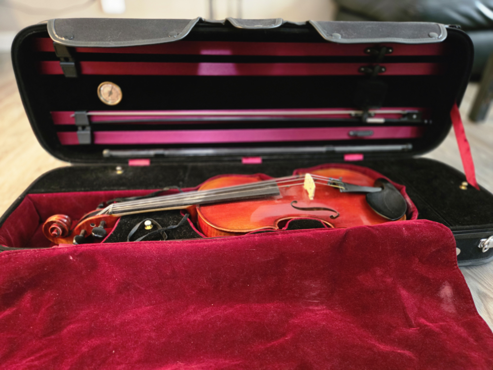 4/4 Violin with case and Accessories