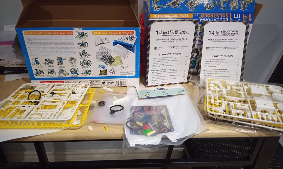 14-in-1 Educational Solar Robot Kit - Build Your Own! image indicator(2)