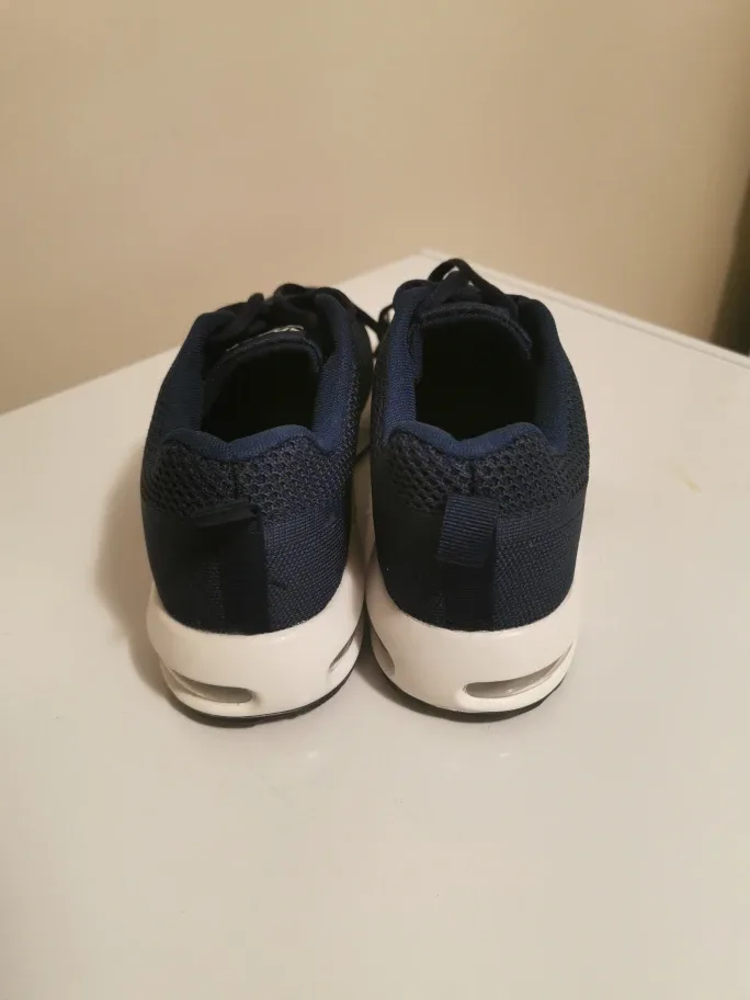 Navy Blue Running Shoes - Size 10 image indicator(3)