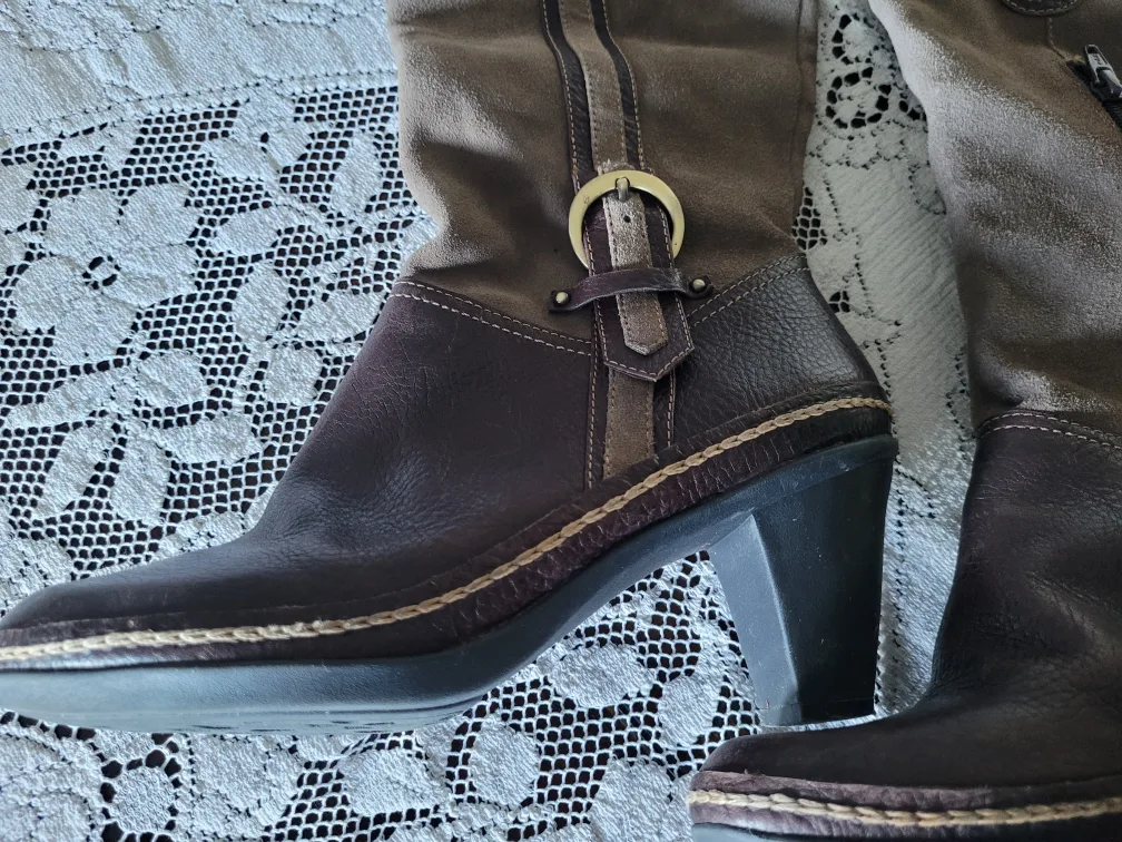 Naturlǰn̈upe Leather and Suede Knee-High Boots image indicator(5)