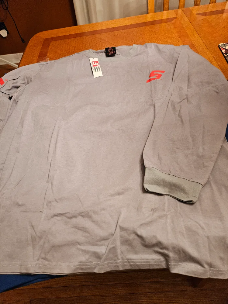 3XL Sweatshirt and Long Sleeve T-Shirt Bundle image indicator(3)