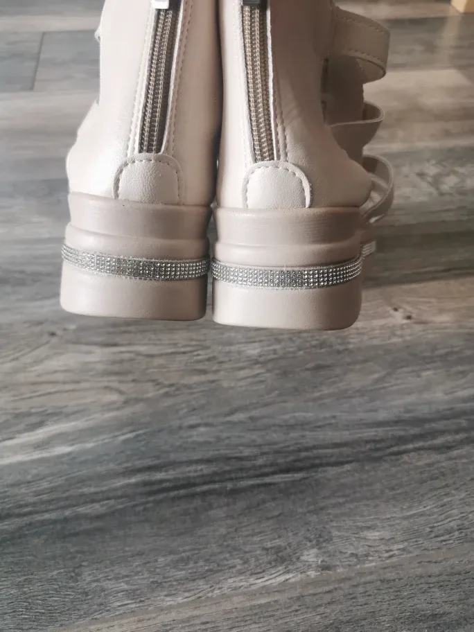Women's Beige Gladiator Sandals Size 40 image indicator(4)
