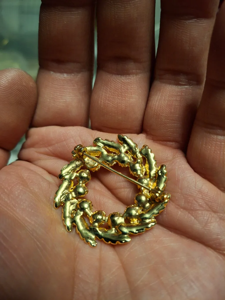 Vintage Brooches - Set of 4 image indicator(2)