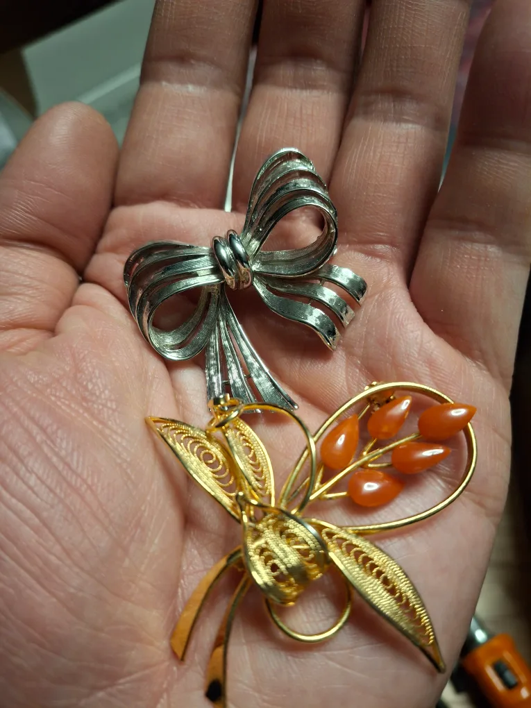 Vintage Brooches - Set of 4 image indicator(6)