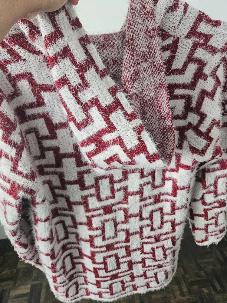 Women's red and white sweater. image indicator(4)