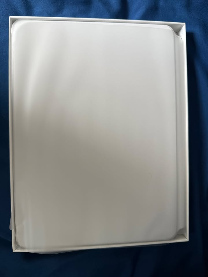Apple magic keyboard  white Ipad pro 1-4 and Air 4 open box - photo 4