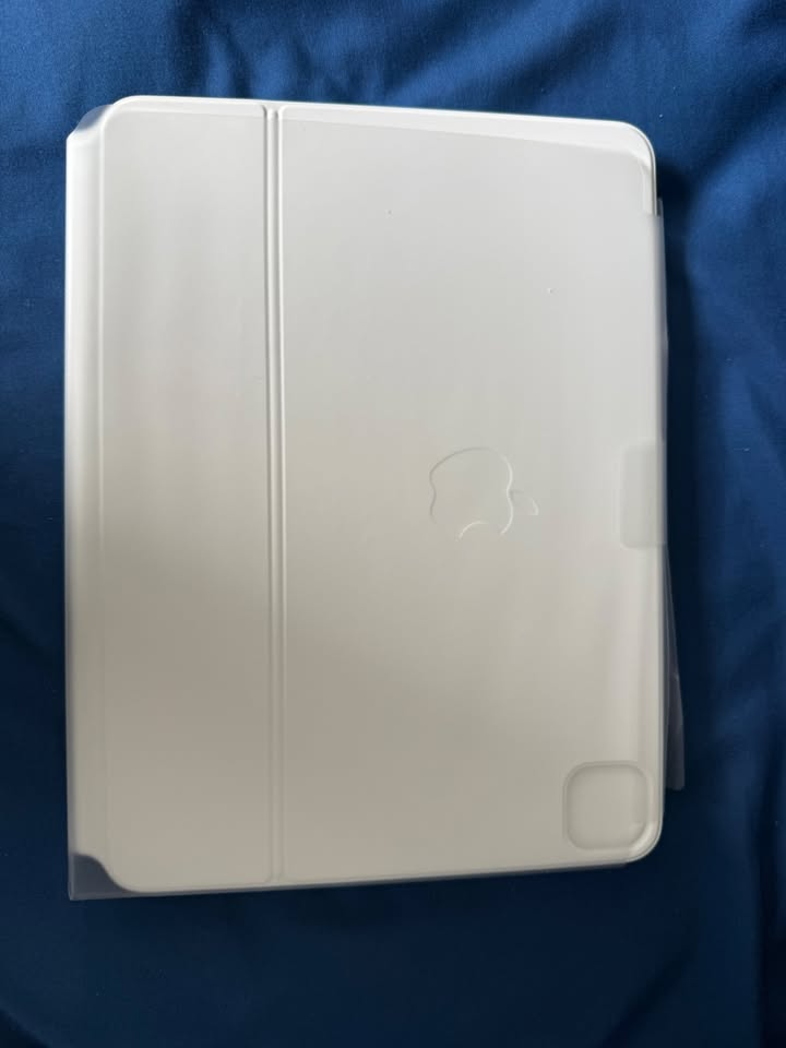 Apple magic keyboard  white Ipad pro 1-4 and Air 4 open box - photo 5