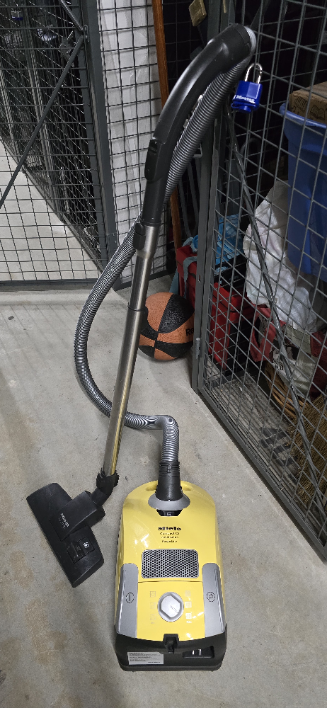 Miele Compact C1 Celebration/PowerLine Cannister Bag Vacuum - photo 3