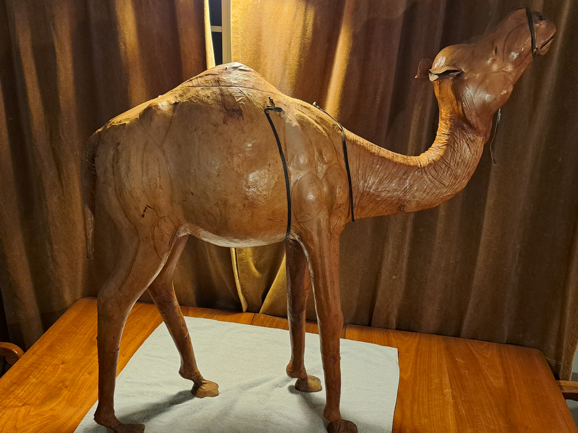 Vintage large leather camel statue - photo 2