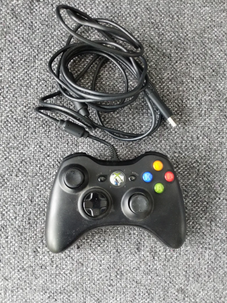 Xbox 360 Wired Controller thumbnail