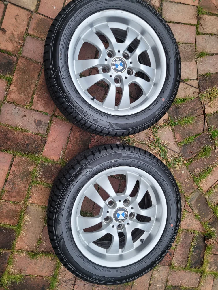 like new BMW 16" Alloy Wheels with 85% Tires image indicator(6)