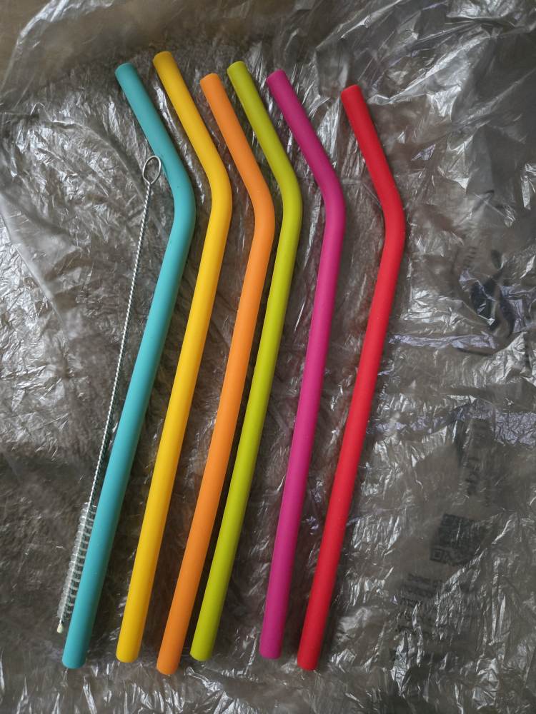 Six Reusable Silicone Straws with Cleaning Brush