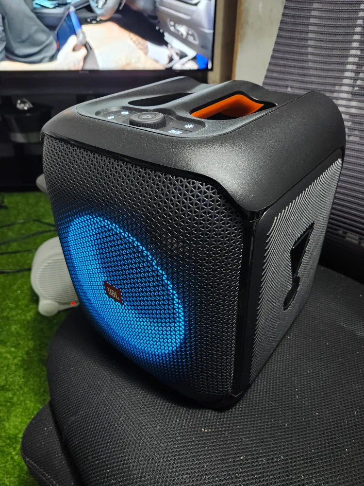 JBL Portable Bluetooth Speaker thumbnail