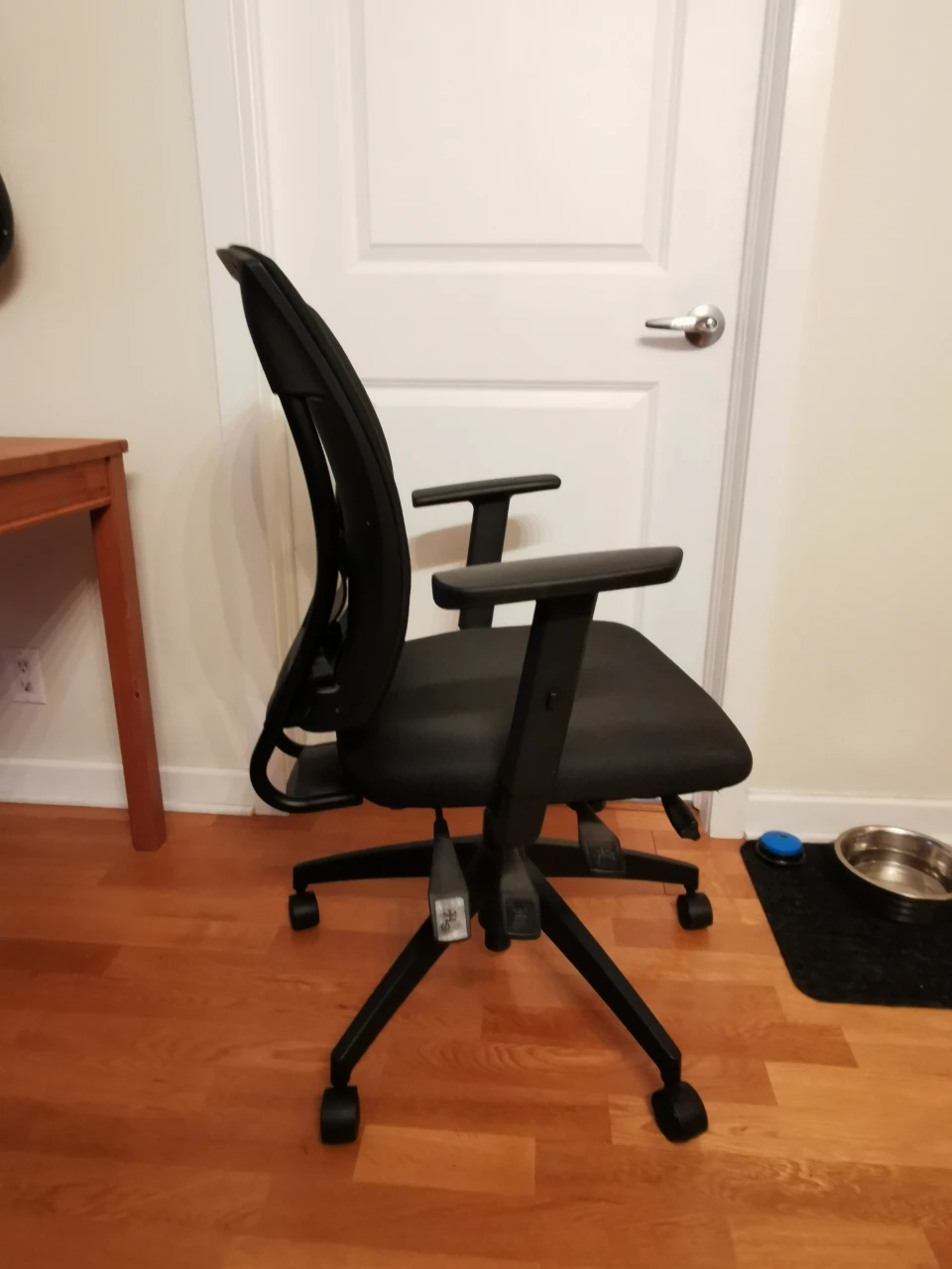 office chair - photo 3