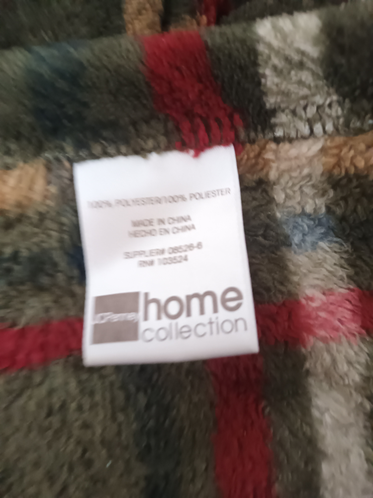 Three Cozy Fleece Blankets - photo 2
