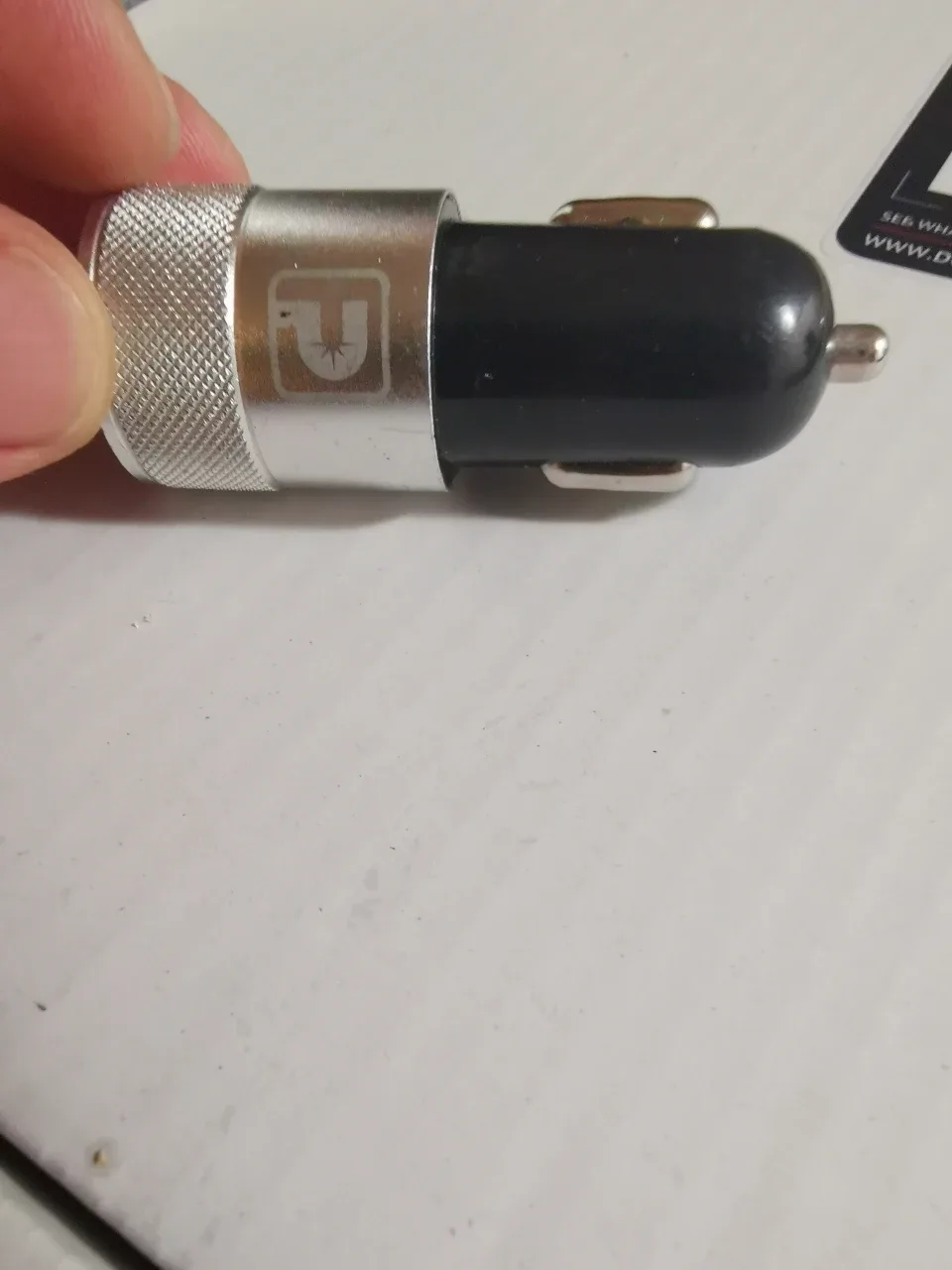 Dual USB Car Charger image indicator(2)