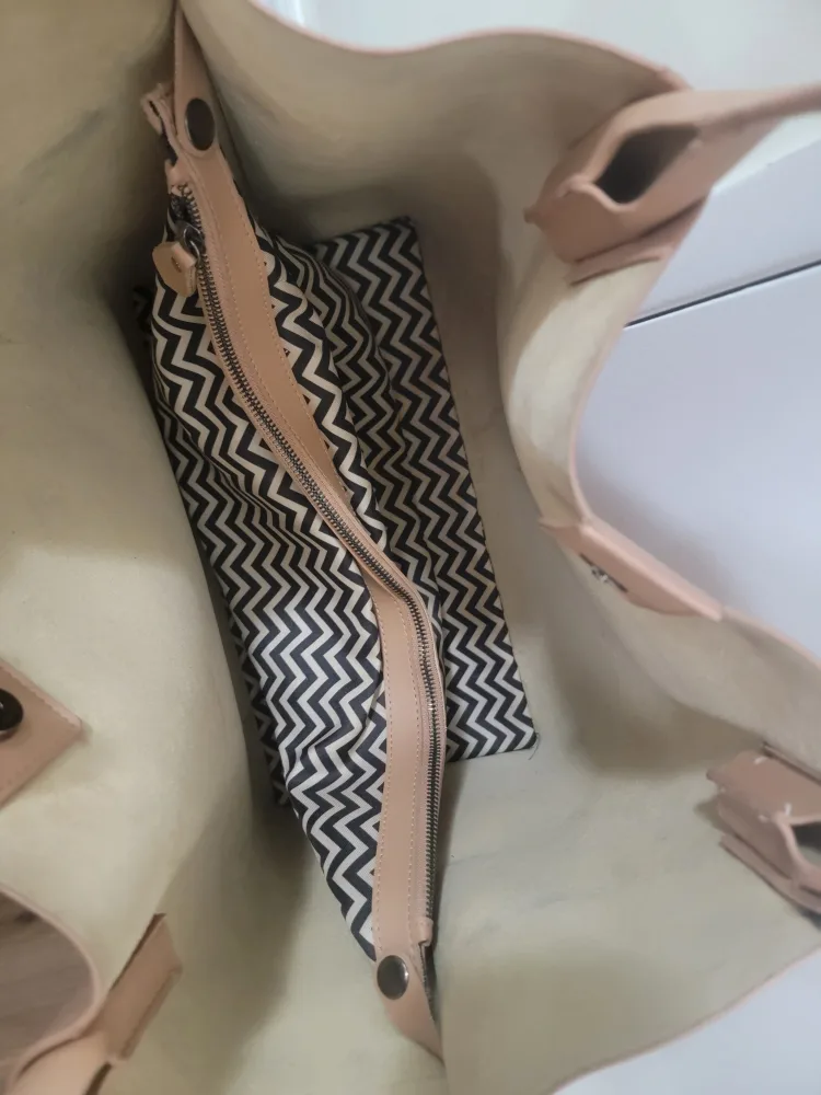 Large Vegan Leather Tote Bag image indicator(3)