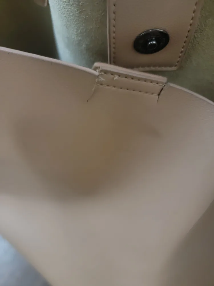 Large Vegan Leather Tote Bag image indicator(4)