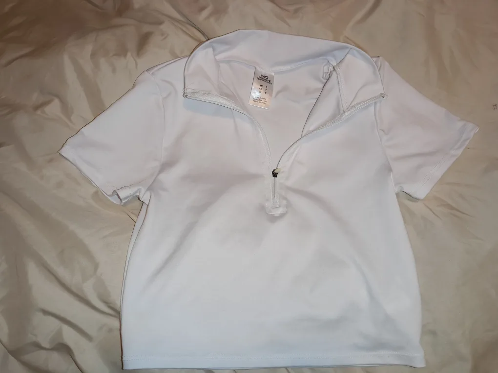 🏈 White Mock Neck Zip-Up Crop Top image indicator(2)